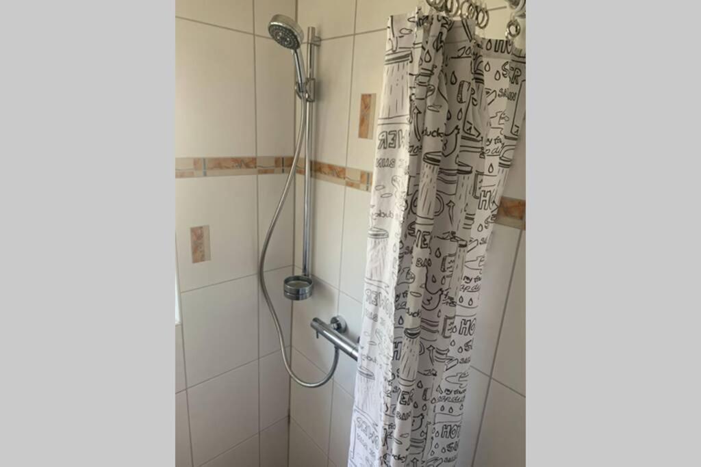 Gemuetliche 3 Zimmer Wohnung Mit Grosszuegiger Terrasse Im Gruenen Reutlingen Luaran gambar