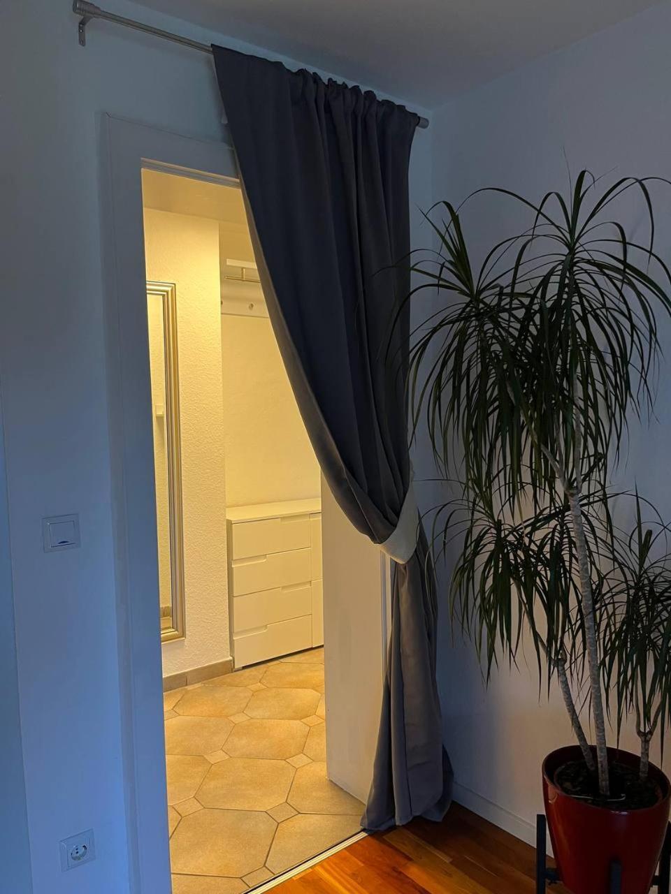 Gemuetliche 3 Zimmer Wohnung Mit Grosszuegiger Terrasse Im Gruenen Reutlingen Luaran gambar